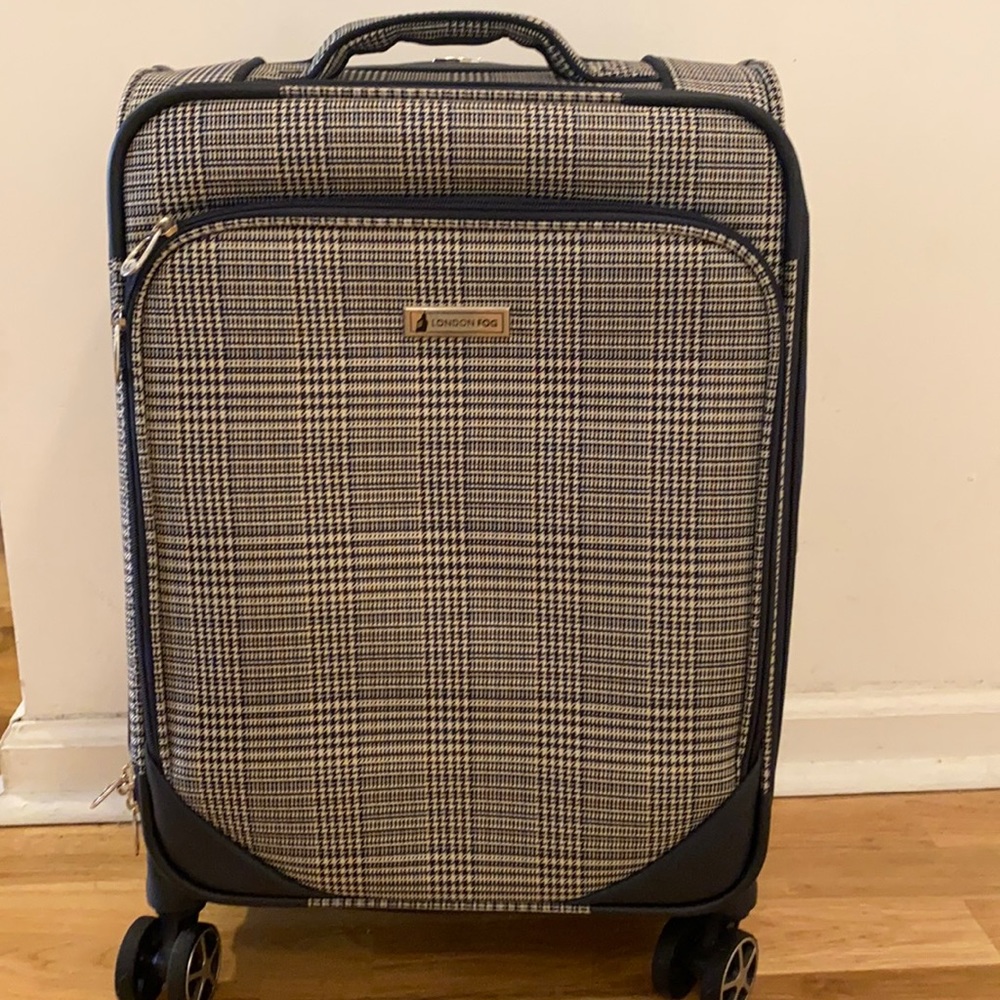 LONDON FOG SUITCASE